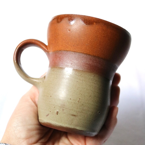 Set of 2 Handmade Pottery Earthenware Coffee Tea Mugs Signed by Artist Brown - Picture 10 of 10